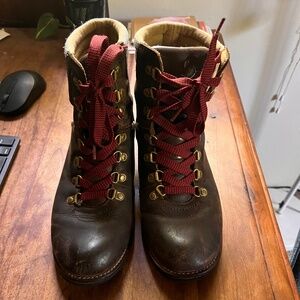 Kodiak Women’s Brown Leather Waterproof Boot - size 8